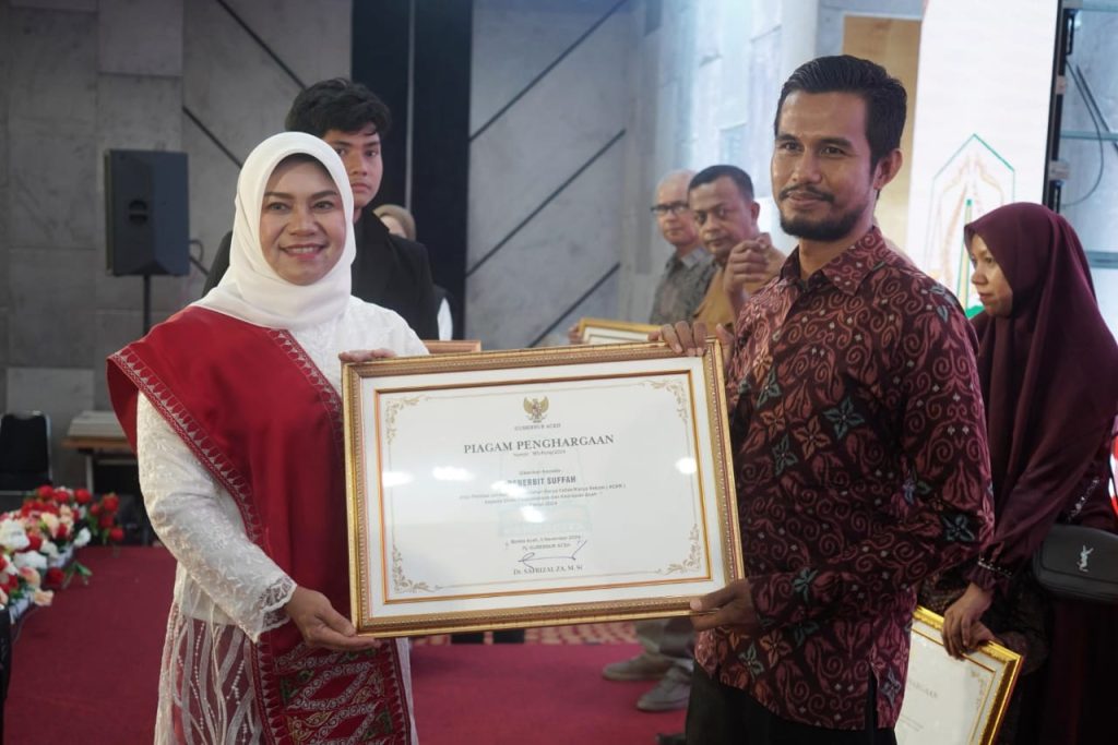 Suffah Menerima Anugerah Literasi 2024
